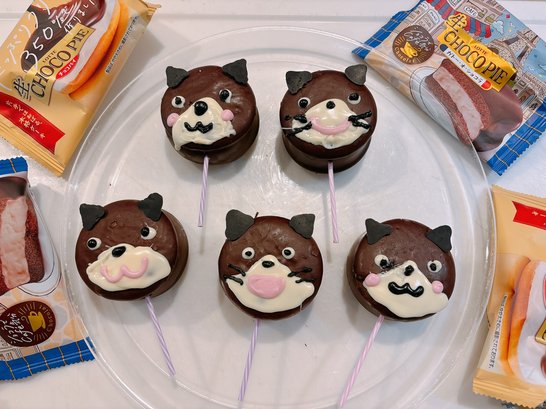 スティック付きネコちゃんケーキ