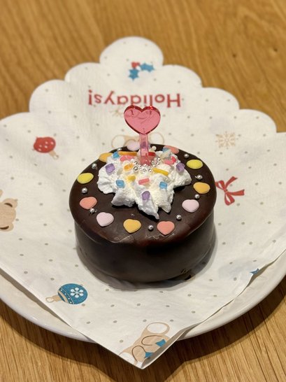 ハートがかわいいお祝いケーキ