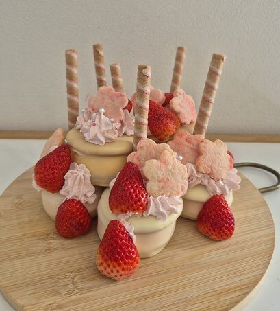 桜のお祝いケーキ