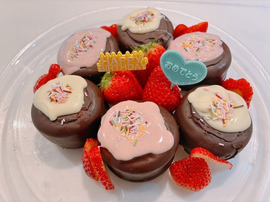 贅沢お祝い　生　チョコパイケーキ